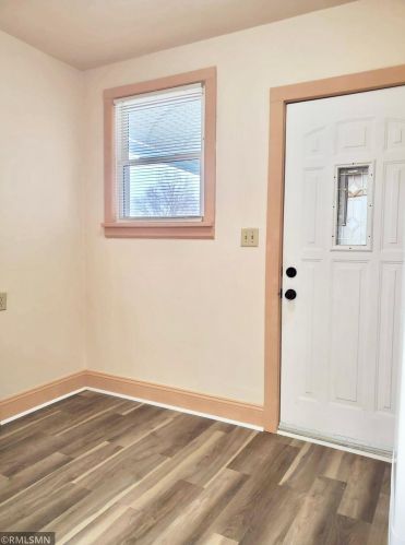 1118 Cook Ave, Saint Paul, MN 55106-3323