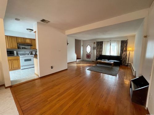 18 Bruce Ln, San Remo NY  11754-4502 exterior