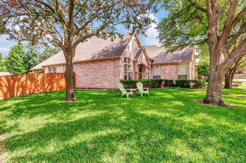 2836 Lincolnshire Dr, Richardson TX  75082-4934 exterior