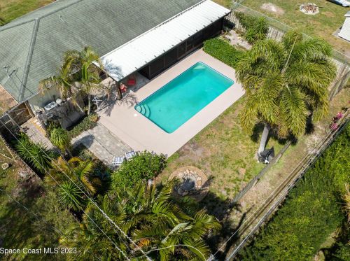 385 Toledo St, Sebastian, FL 32958-4371