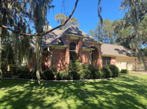 222 Inwood Dr, West Columbia, TX 77486-9620