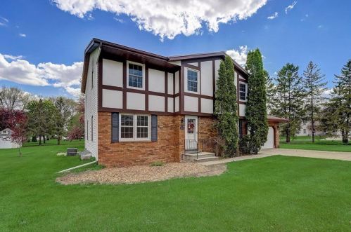 368 Victory St, Juneau, WI 53039-1124