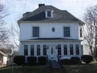 90 Elm St, London, OH 43140-1192