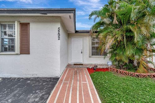 5292 Cannon Way, West Palm Beach FL  33415-3700 exterior