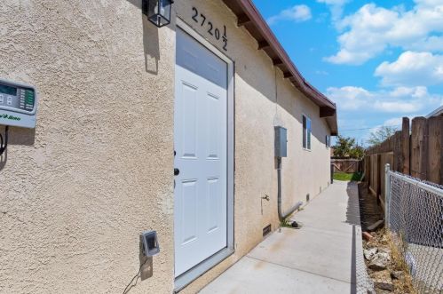 2720 Sparks Way, Modesto CA  95350-1744 exterior