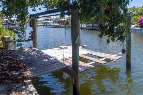 2381 Oleander St, Saint James City FL  33956-2074 exterior