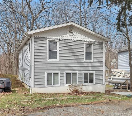 51 College Pl, Waterbury CT  06716-3006 exterior