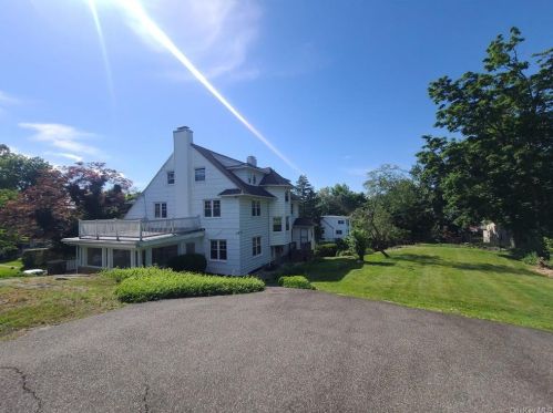 47 Stonelea Pl, New Rochelle NY  10801-4506 exterior