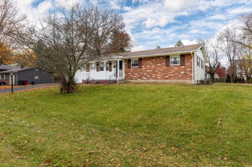 241 Oak Meadow Dr, Pataskala, OH 43062-8749