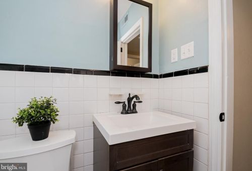 2 Robert Rd, New Castle DE  19720-3925 exterior