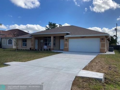 2237 Mount Vernon St, Fort Pierce, FL 34953-2359