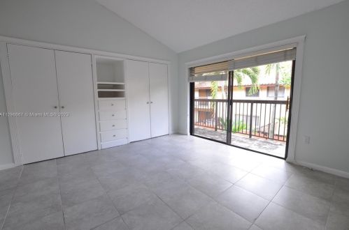 7804 102 Ln, Miami FL  33156-2691 exterior