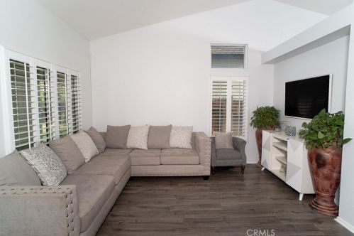 2124 Cypress St, Lancaster, CA 93535-1761