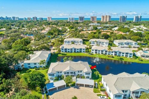 886 Tanbark Dr, Naples, FL 34108-7544