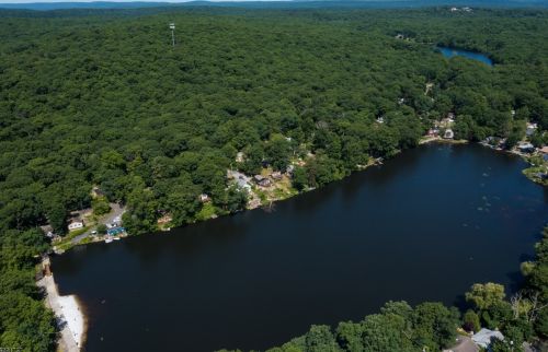 22 Setting Sun Trl, West Milford Lakes NJ  07480-4157 exterior