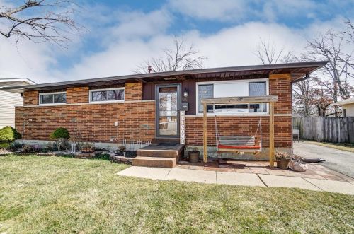 511 Crescent Dr, West Jefferson, OH 43162-1007