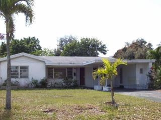 570 164th St, Miami, FL 33162-3538