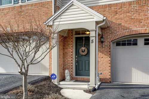 5 Vista Cir, Lemoyne PA  17043-1171 exterior