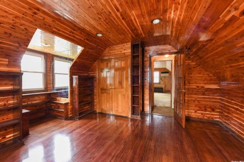 601 8th Ave, New Hyde Park NY  11040-5405 exterior