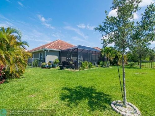 1745 Berkshire Cir, Vero Beach FL 32968-6715 exterior