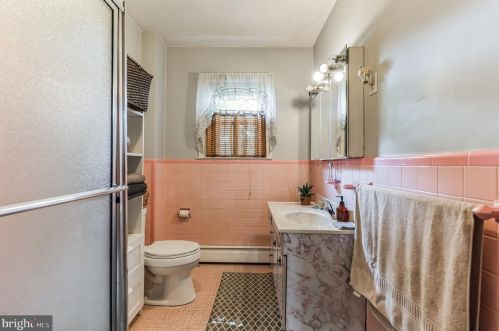 325 Brighton Ter, Holmes PA  19043-1010 exterior