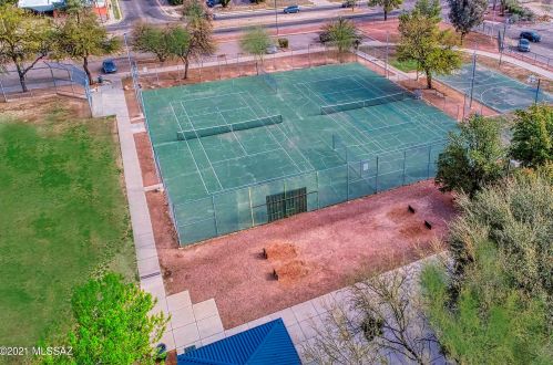 8410 Cypress Point Ln, Tucson AZ 85710-7108 exterior