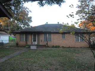 215 D St, Blackwell, OK 74631-2303