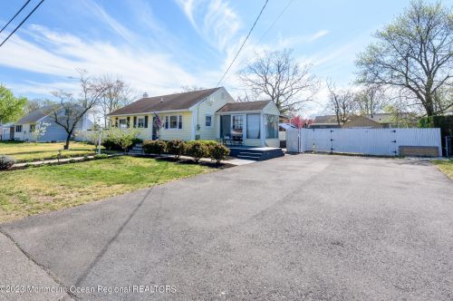 318 Hudson Dr, Bricktown, NJ 08723-5992