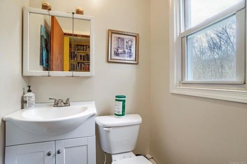 20 Mockingbird Ln, Washingtonville NY  10992-1711 exterior