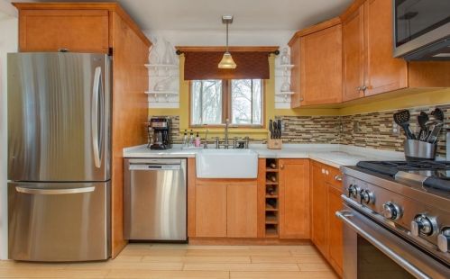 78 Hastings St, Framingham, MA 01701-7959