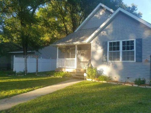 320 Bates St, Waterloo, IA 50703-2816
