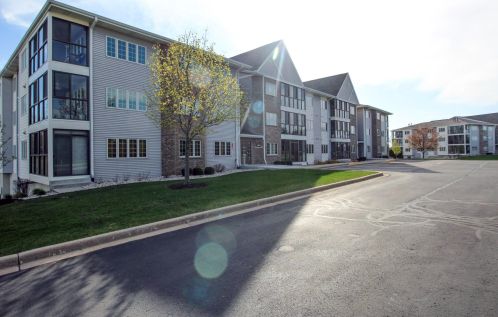 265 Oconomowoc Pkwy, Oconomowoc, WI 53066-5840