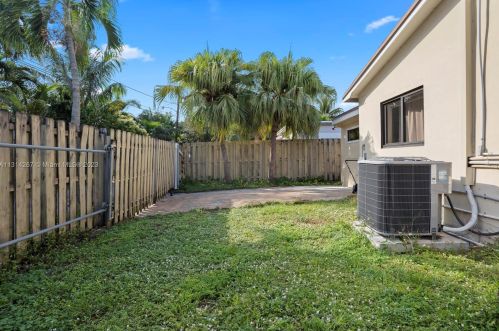 48 7 St, Dania Beach FL  33004-2306 exterior