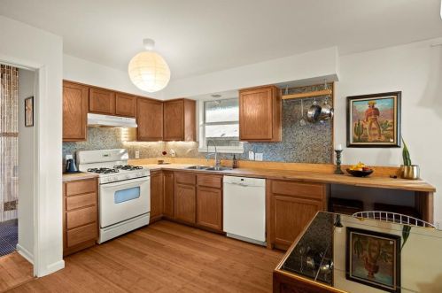 1121 Delano St, Austin TX 78721 exterior