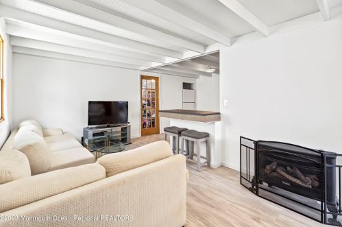 211 Cedar Dr, Berkeley Township NJ 08721-3109 exterior