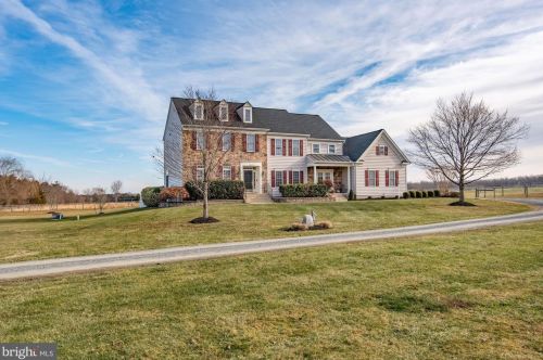 13595 Aden Rd, Nokesville, VA 20181-2816