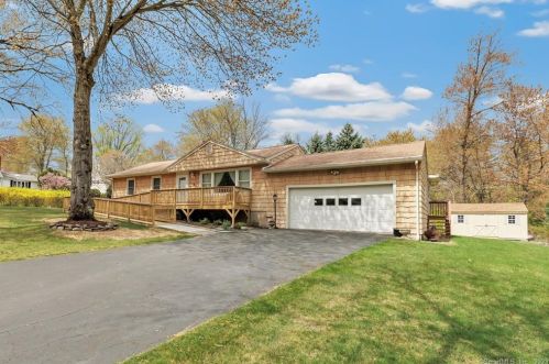 75 Macarthur Rd, Bridgeport, CT 06611-3751