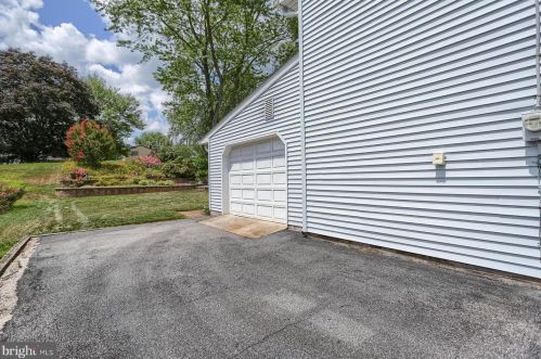 712 Edison Rd, Water Gap, PA 17018-9623