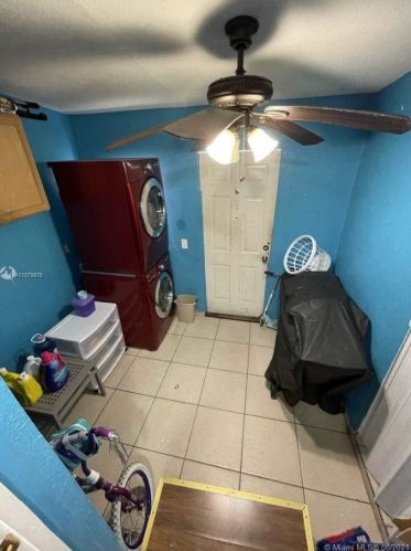 1401 29th St, Hialeah FL  33012-5551 exterior