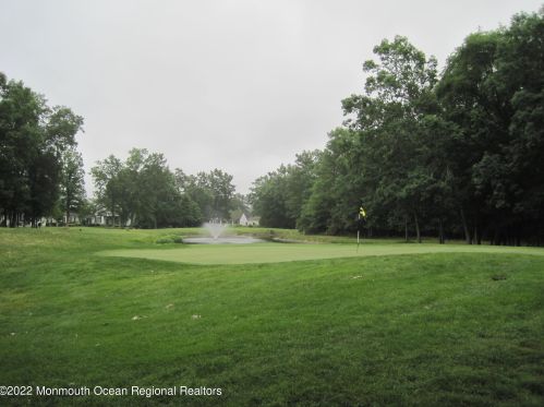 6 Seminole Ct, Jackson Twp NJ  08527-4042 exterior