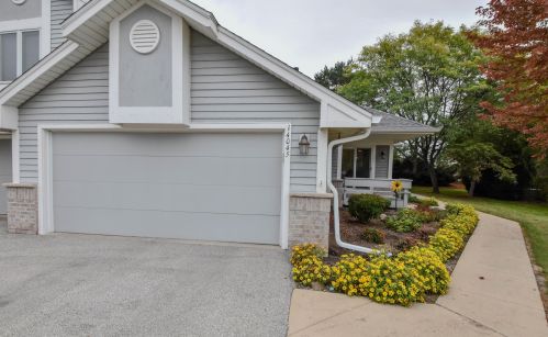 14045 Waterford Square Dr, Waukesha, WI 53151-4568