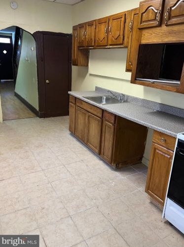 1223 Jackson St, Camden NJ  08104-3525 exterior