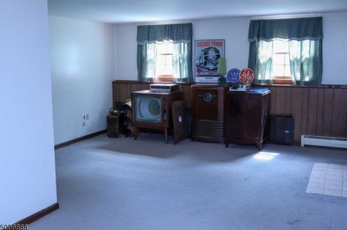 80 Schofield Rd, West Milford Lakes NJ  07480-4562 exterior