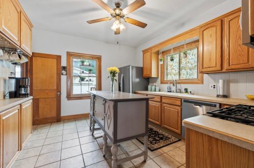 226 Rosedale Ave, Milwaukee WI  53207-0014 exterior