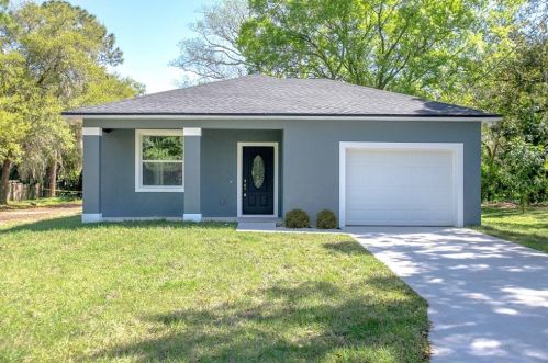 1777 Burrows Ln, Sanford, FL 32771-3994