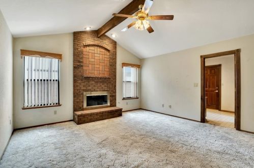 43517 37 St, Lancaster CA 93536-5499 exterior