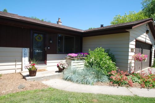 4912 Nener Dr, West Bend, WI 53095-9166
