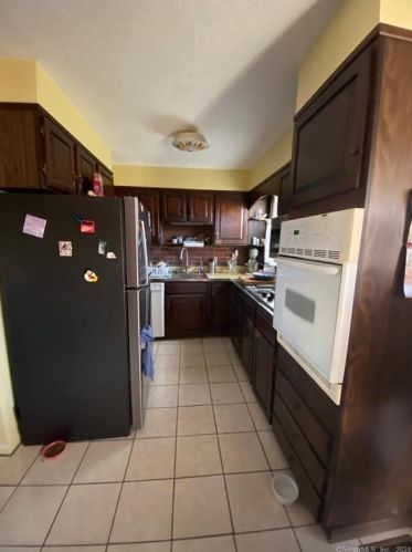 6 Traders Ct, Norwich CT  06360-7018 exterior