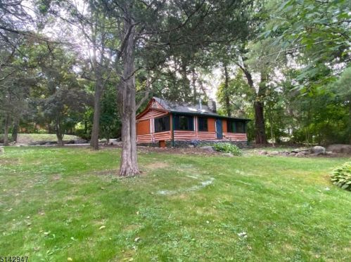 112 Pinecliff Lake Dr, West Milford Lakes NJ  07480-1378 exterior