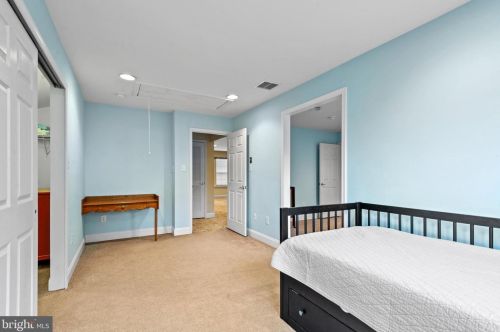 5 Brighton Pl, Swedesboro NJ  08085-5060 exterior